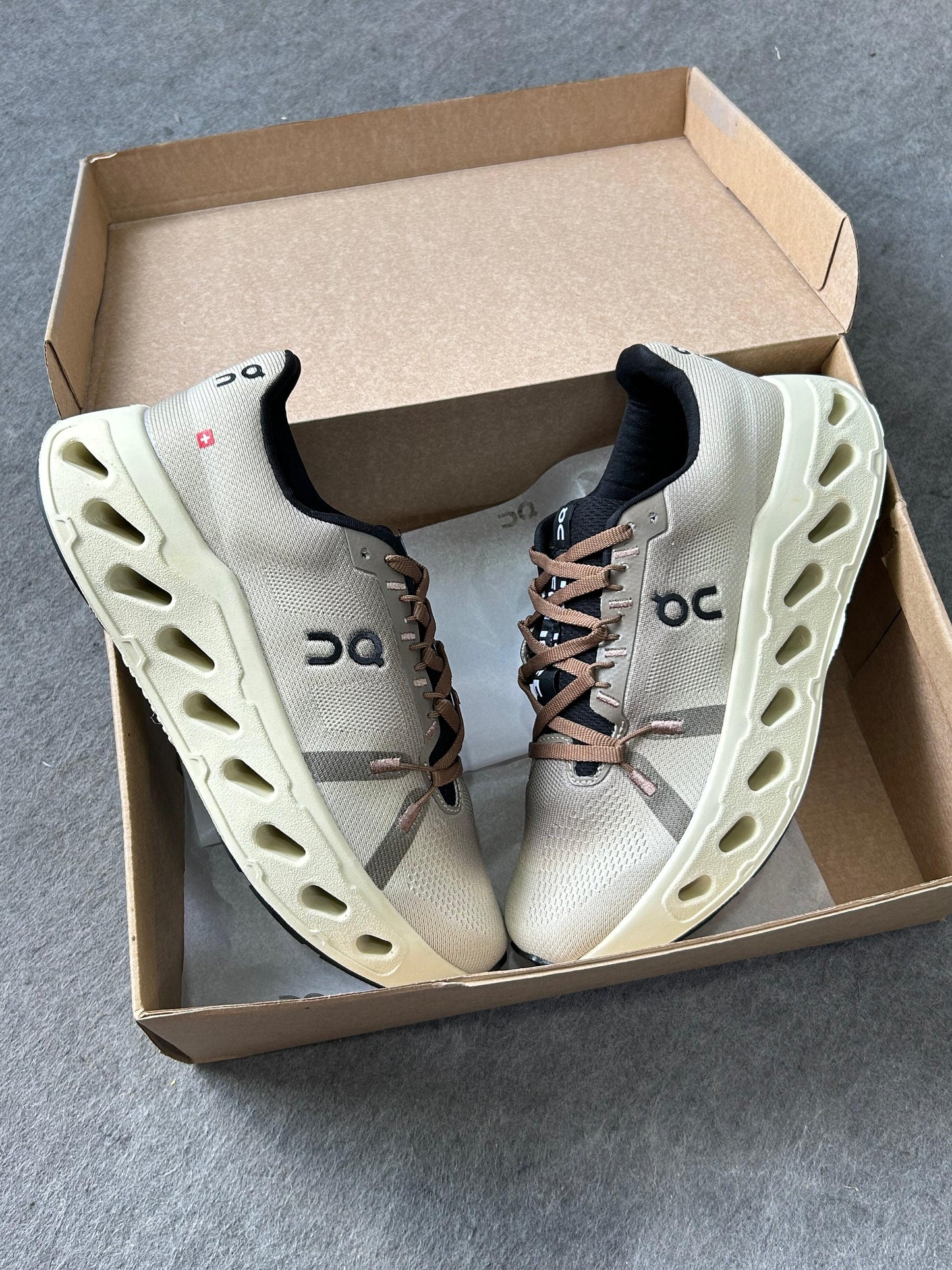 On Cloudtilt - OFF/WHITE