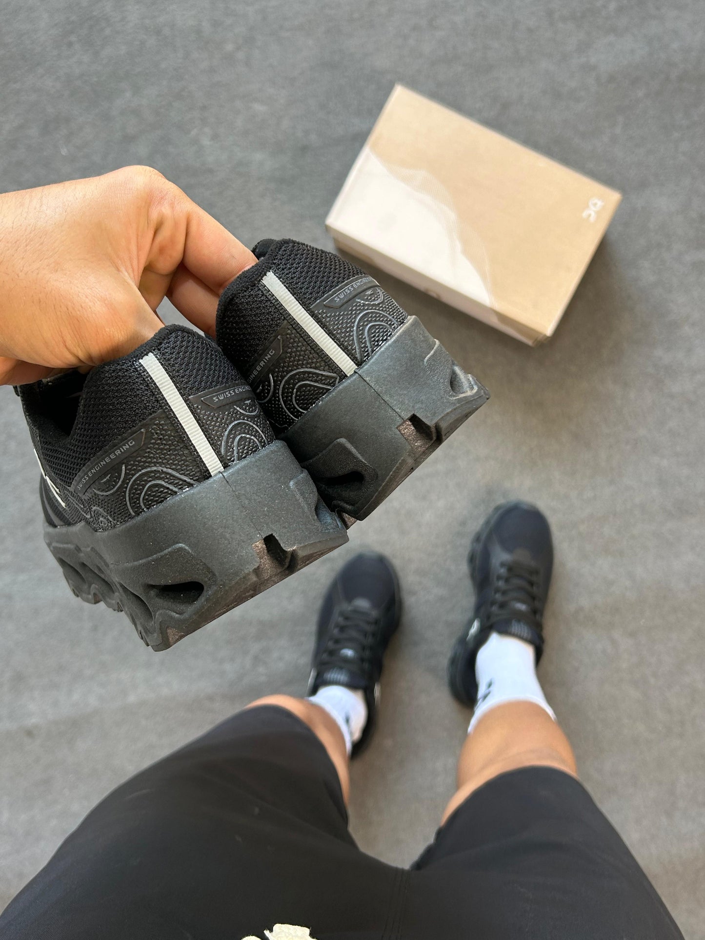 On Cloud Black  UNISSEX - PREMIUM