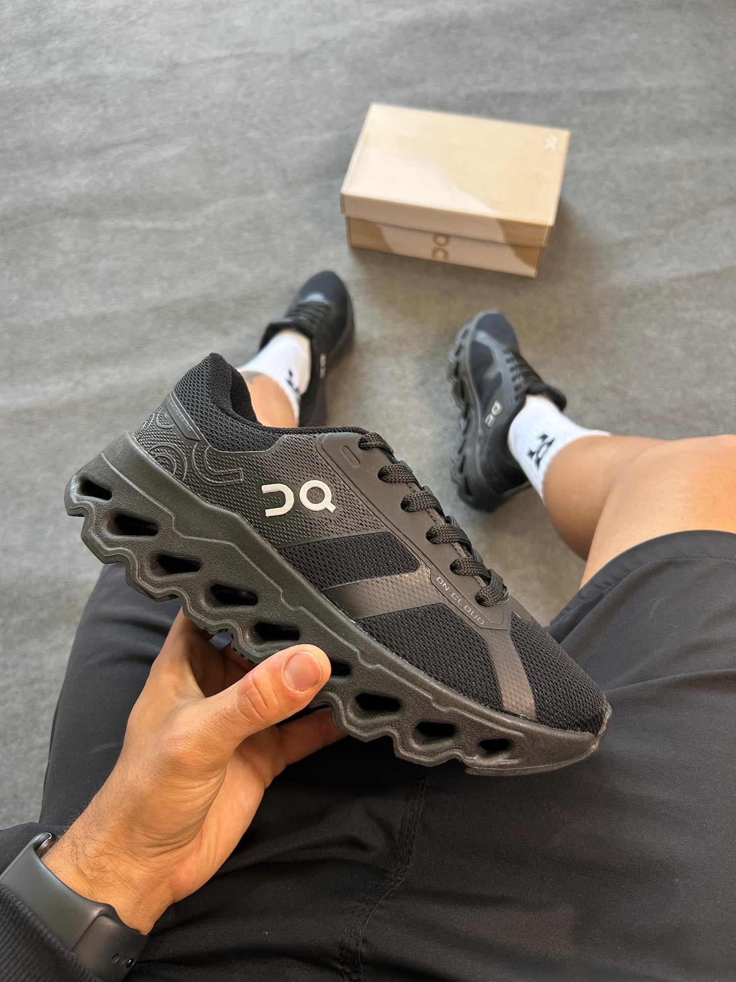 On Cloud Black  UNISSEX - PREMIUM