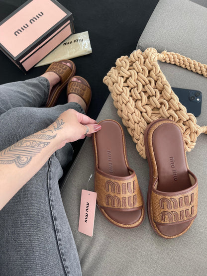 Sandália Papete MiuMiu ✨🤎