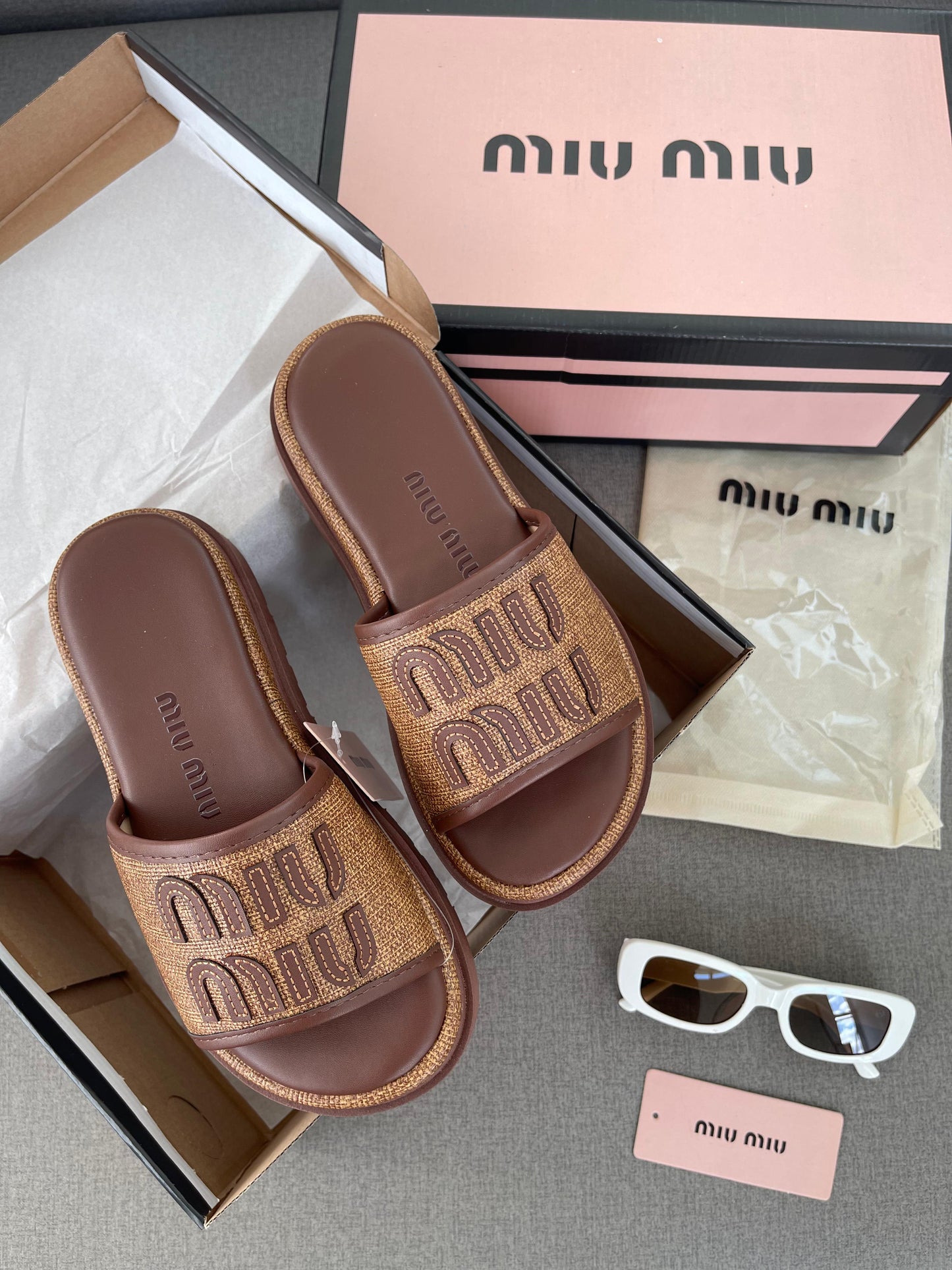 Sandália Papete MiuMiu ✨🤎