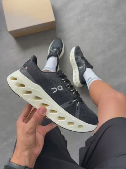 On Cloudtilt - BLACK