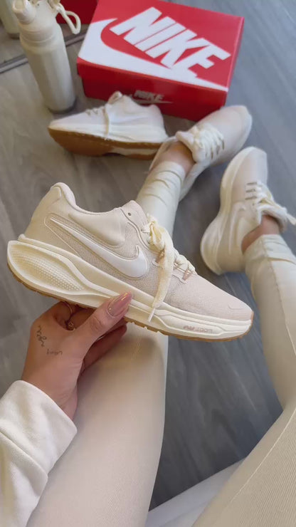 Nike Zoom Revolution -  CREME